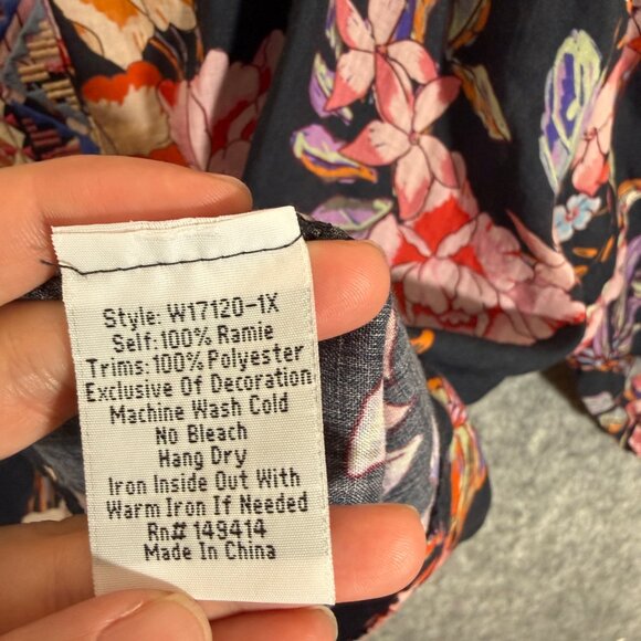 Johnny Was Workshop Floral Emboirdered Top 100% Ramie Boho Artsy 2x - Picture 5 of 9